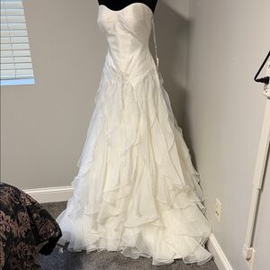 Elegant White Strapless Wedding Dress